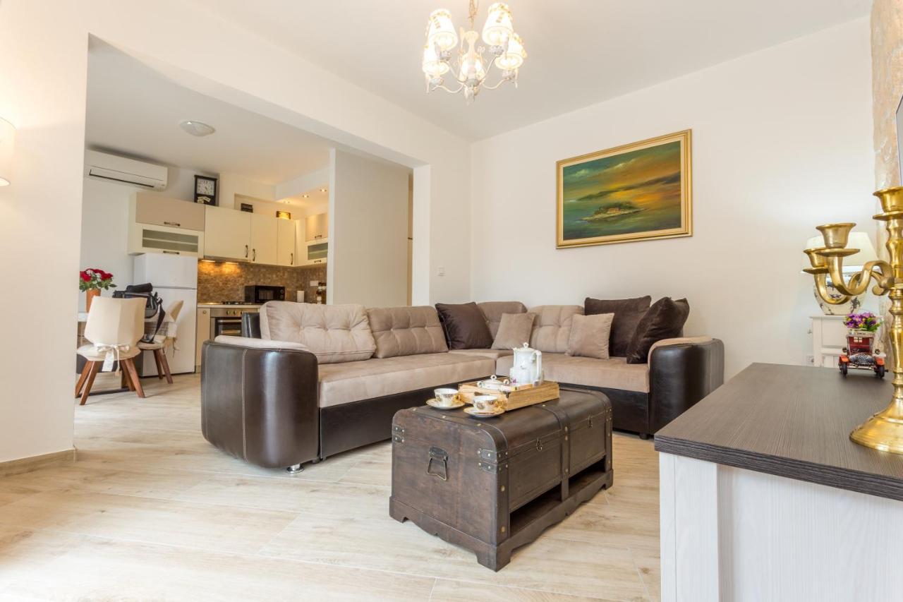 Villa Capitis In The Center- Luxury Apartment With Swimming Pool Hvar Town Extérieur photo