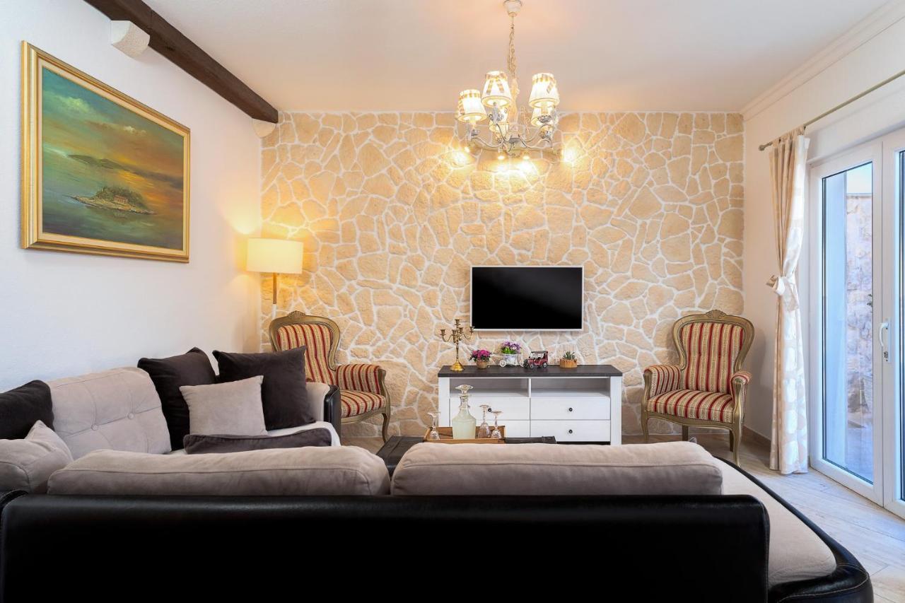 Villa Capitis In The Center- Luxury Apartment With Swimming Pool Hvar Town Extérieur photo