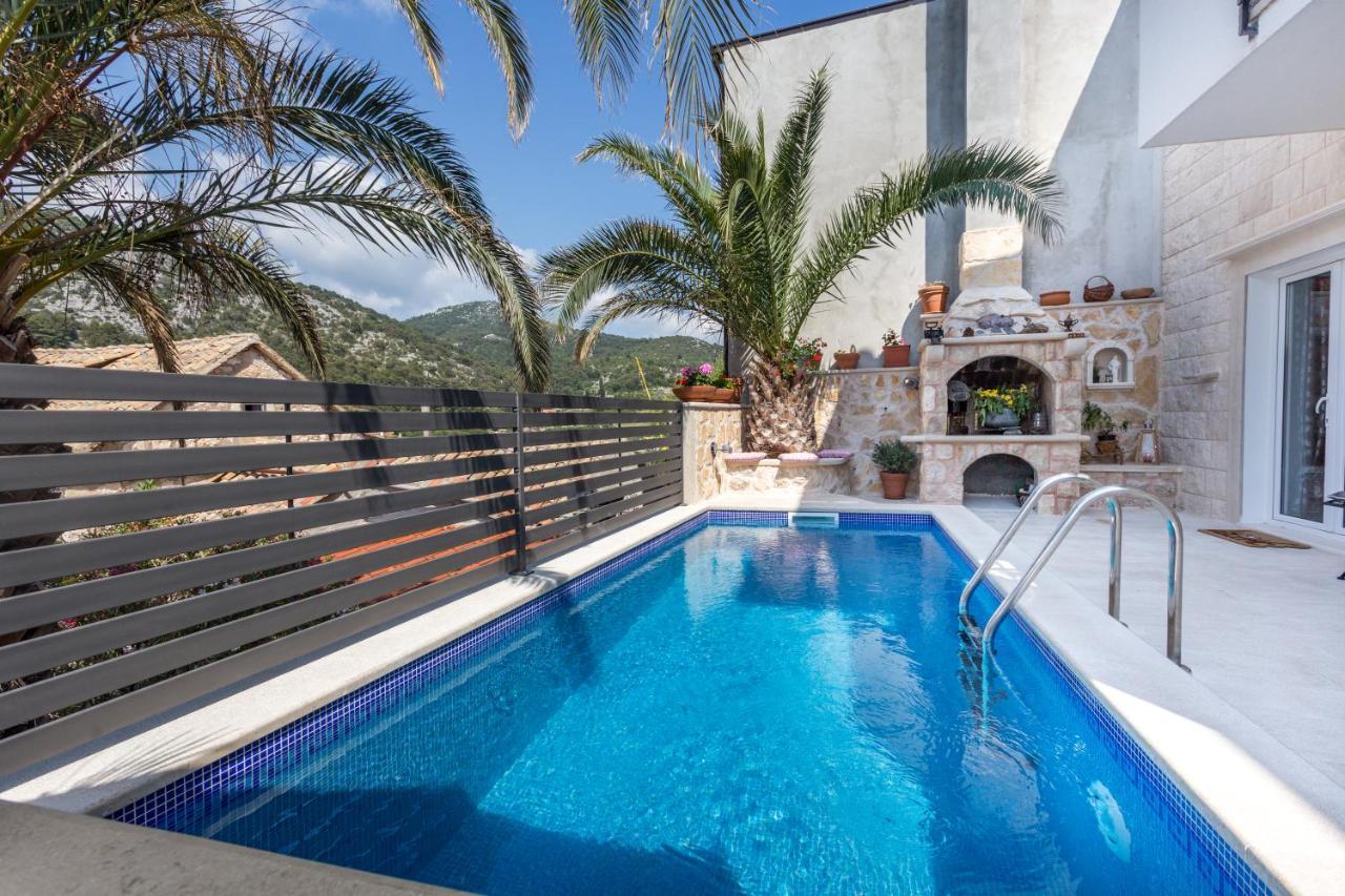 Villa Capitis In The Center- Luxury Apartment With Swimming Pool Hvar Town Extérieur photo