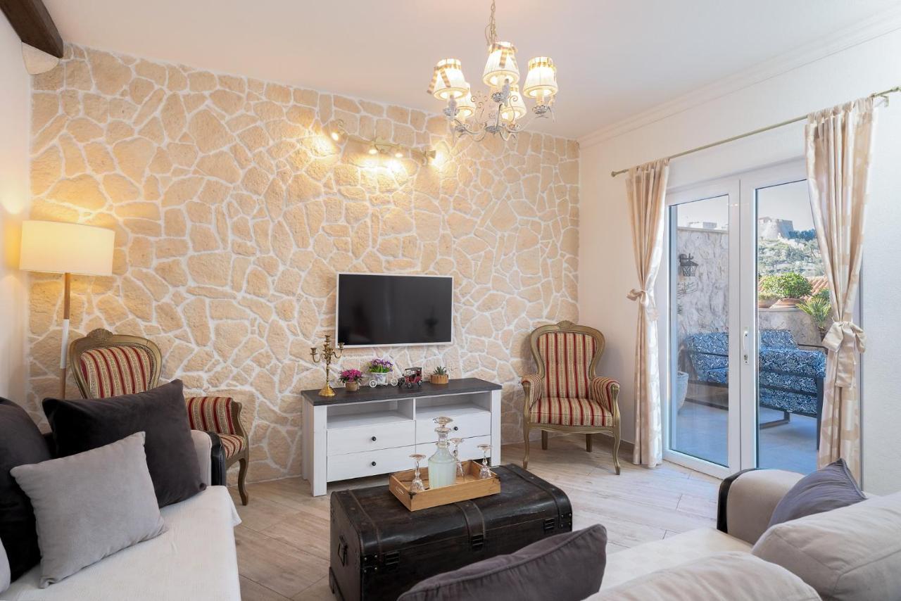Villa Capitis In The Center- Luxury Apartment With Swimming Pool Hvar Town Extérieur photo