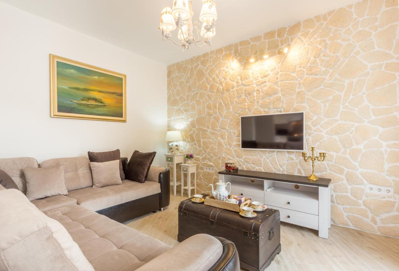 Villa Capitis In The Center- Luxury Apartment With Swimming Pool Hvar Town Extérieur photo