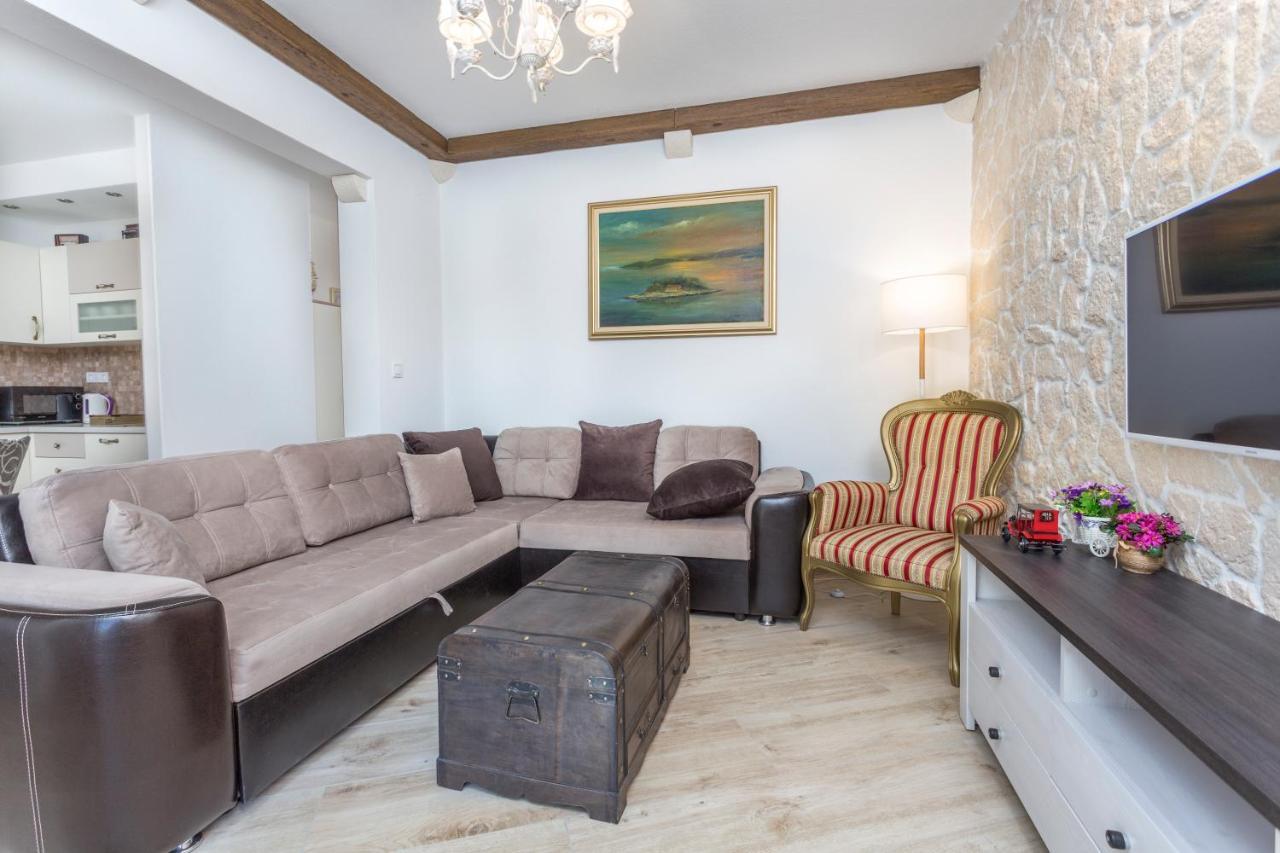 Villa Capitis In The Center- Luxury Apartment With Swimming Pool Hvar Town Extérieur photo